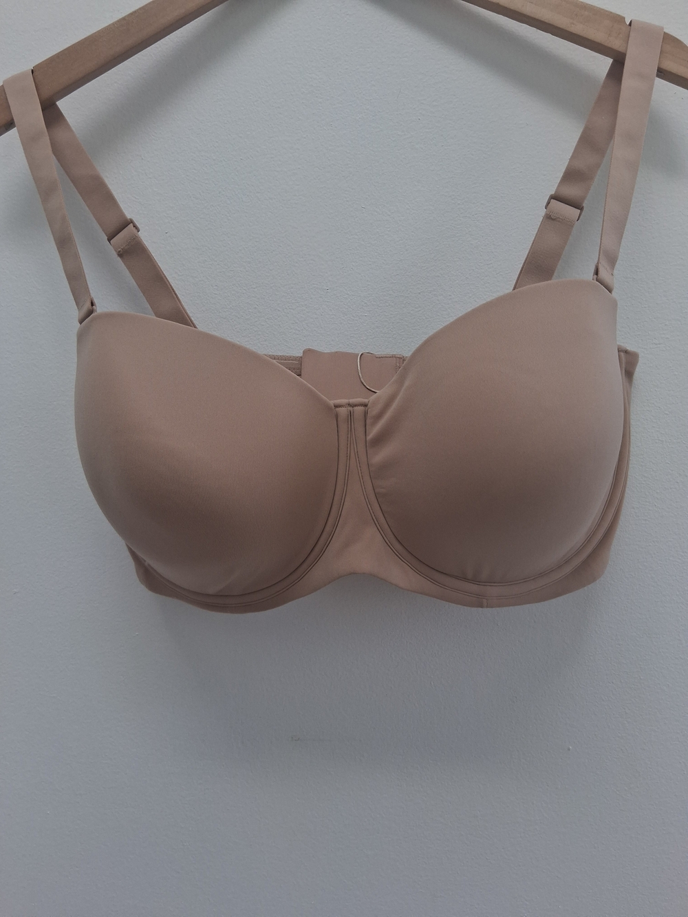 SKIMS Fits Everybody Strapless Bra Tan Size 38DDD  Smooth Moulded Underwire